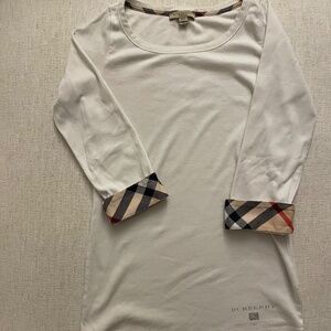 Burberry Women’s Tee Shirt size Medium